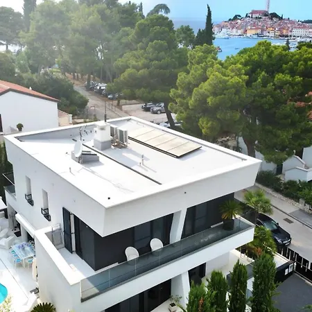 Mademoiselle ホテル ロヴィニ