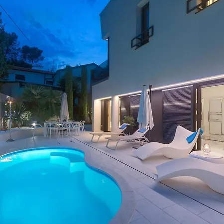 Mademoiselle ホテル ロヴィニ