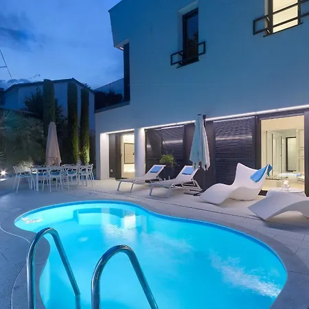 Mademoiselle ホテル *