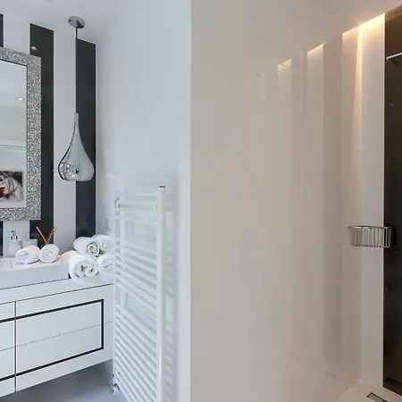 Mademoiselle ホテル *