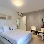 Mademoiselle Hotel *