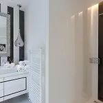 Mademoiselle Hotel *