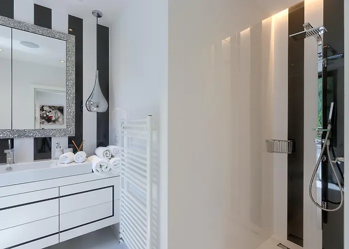 Mademoiselle מלון *