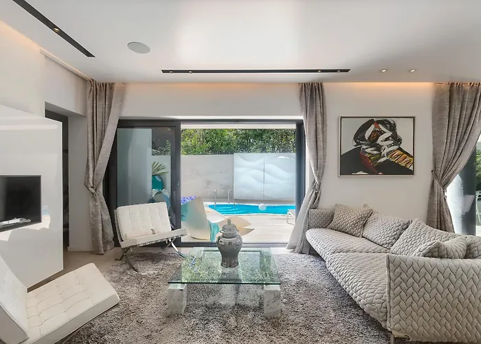 Mademoiselle מלון *